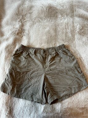 Columbia Olive Green Women's Outdoor Cargo Shorts